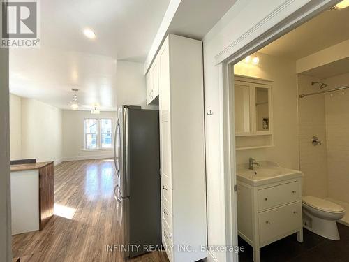 528 Elm Avenue, Windsor, ON - Indoor Photo Showing Bathroom