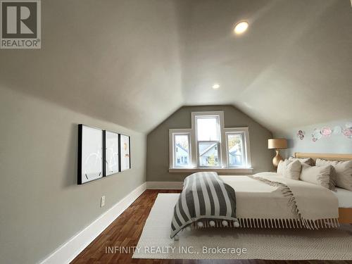 528 Elm Avenue, Windsor, ON - Indoor Photo Showing Bedroom