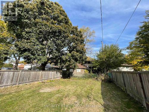 528 Elm Avenue, Windsor, ON - Outdoor With Backyard