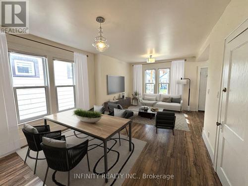 528 Elm Avenue, Windsor, ON - Indoor Photo Showing Living Room