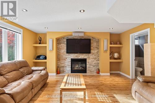 890 Thistleridge Crescent, London, ON - Indoor Photo Showing Living Room With Fireplace