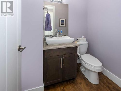 344 Quarry Park Boulevard Se, Calgary, AB - Indoor Photo Showing Bathroom