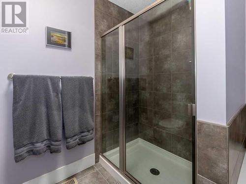 344 Quarry Park Boulevard Se, Calgary, AB - Indoor Photo Showing Bathroom