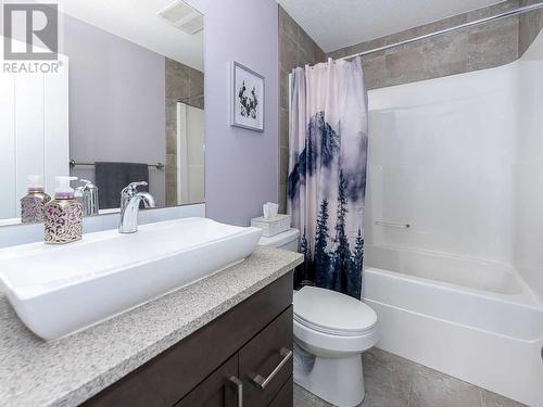 344 Quarry Park Boulevard Se, Calgary, AB - Indoor Photo Showing Bathroom