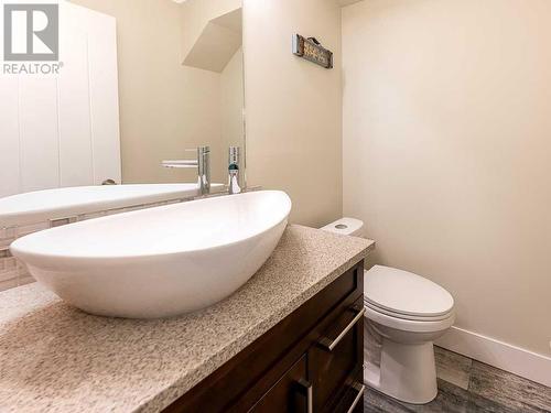 344 Quarry Park Boulevard Se, Calgary, AB - Indoor Photo Showing Bathroom