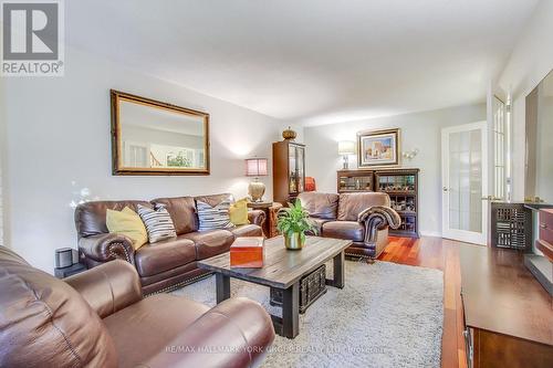 60 Bergin Road, Newmarket, ON - Indoor Photo Showing Living Room