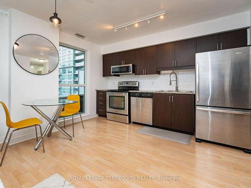 603-60 Town Centre Crt, Toronto, ON - Indoor Photo Showing Kitchen