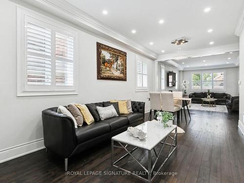 506 Clifford Perry Pl, Newmarket, ON - Indoor Photo Showing Living Room