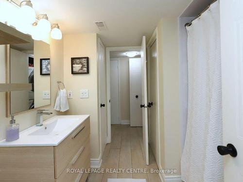 164-85 Bristol Rd E, Mississauga, ON - Indoor Photo Showing Bathroom