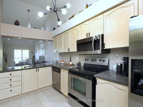 164-85 Bristol Rd E, Mississauga, ON - Indoor Photo Showing Kitchen With Stainless Steel Kitchen