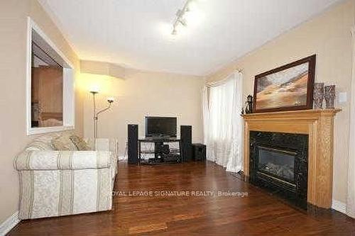 469 Krotone Cres, Mississauga, ON - Indoor Photo Showing Living Room With Fireplace