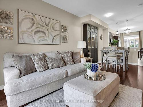 24-8 Hemlock Way, Grimsby, ON - Indoor Photo Showing Living Room