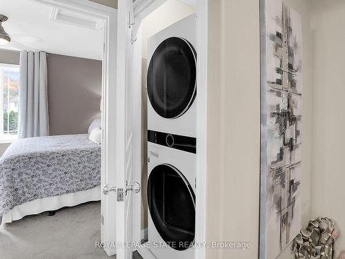 24-8 Hemlock Way, Grimsby, ON - Indoor Photo Showing Laundry Room