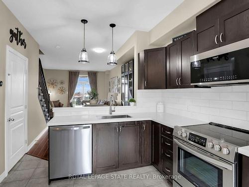 24-8 Hemlock Way, Grimsby, ON - Indoor Photo Showing Kitchen With Upgraded Kitchen