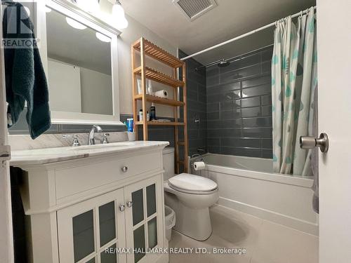 913 - 1055 Bay Street, Toronto, ON - Indoor Photo Showing Bathroom