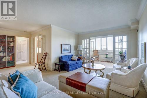 1120 - 138 Bonis Avenue, Toronto, ON - Indoor Photo Showing Living Room