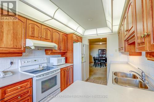 1120 - 138 Bonis Avenue, Toronto, ON - Indoor Photo Showing Kitchen With Double Sink