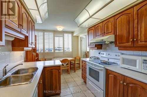 1120 - 138 Bonis Avenue, Toronto, ON - Indoor Photo Showing Kitchen With Double Sink