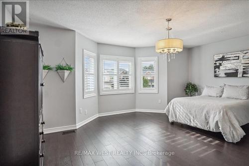 239 Sawmill Valley Drive, Newmarket, ON - Indoor Photo Showing Bedroom