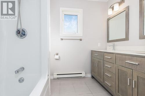 80 Greenspond Drive, St. John'S, NL - Indoor Photo Showing Bathroom