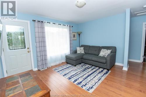 25488 Lindsay Road, Dresden, ON - Indoor Photo Showing Living Room