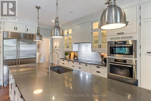 990 John Watt Boulevard, Mississauga, ON - Indoor Photo Showing Kitchen With Upgraded Kitchen