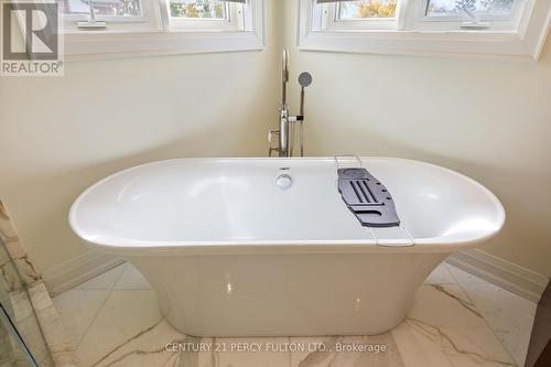 990 John Watt Boulevard, Mississauga, ON - Indoor Photo Showing Bathroom