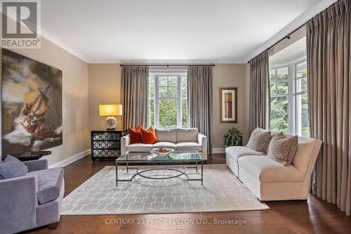 990 John Watt Boulevard, Mississauga, ON - Indoor Photo Showing Living Room