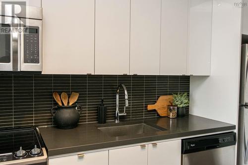 501 1065 Barrington Street, Halifax, NS - Indoor Photo Showing Kitchen