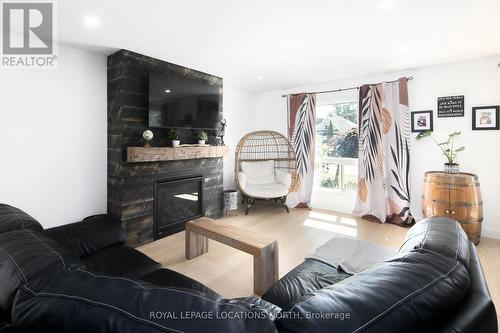 44 Parker Street W, Meaford, ON - Indoor Photo Showing Living Room