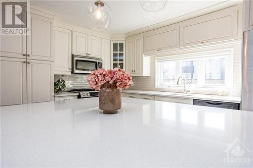 634 Edison Avenue, Ottawa, ON - Indoor Photo Showing Kitchen