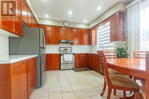 19 Maldives Crescent N, Brampton, ON - Indoor Photo Showing Kitchen