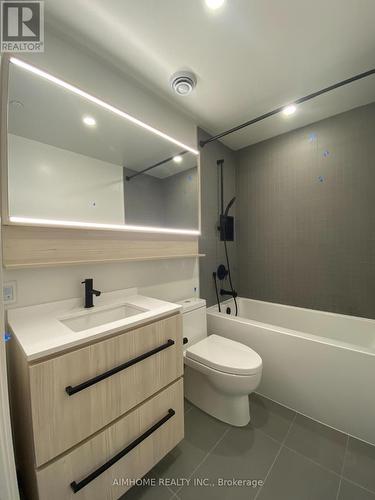 814 - 425 Front Street E, Toronto, ON - Indoor Photo Showing Bathroom