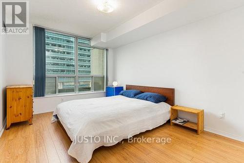 1108 - 750 Bay Street, Toronto, ON - Indoor Photo Showing Bedroom