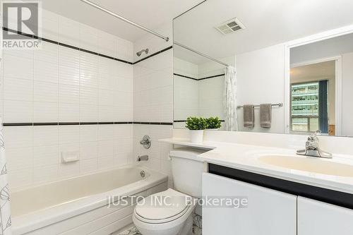 1108 - 750 Bay Street, Toronto, ON - Indoor Photo Showing Bathroom