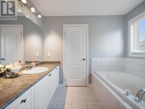 54 Saint Victor Drive, Vaughan, ON - Indoor Photo Showing Bathroom