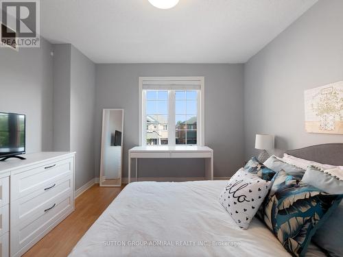 54 Saint Victor Drive, Vaughan, ON - Indoor Photo Showing Bedroom