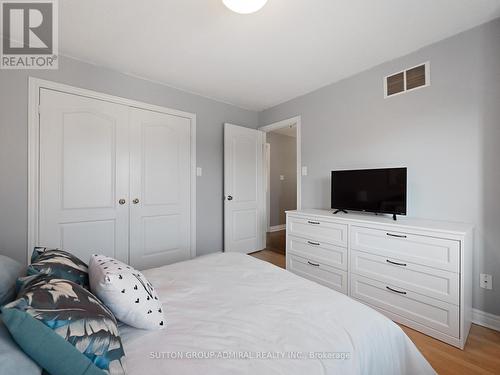 54 Saint Victor Drive, Vaughan, ON - Indoor Photo Showing Bedroom