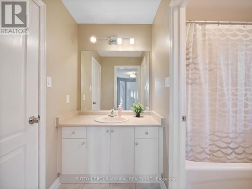 54 Saint Victor Drive, Vaughan, ON - Indoor Photo Showing Bathroom