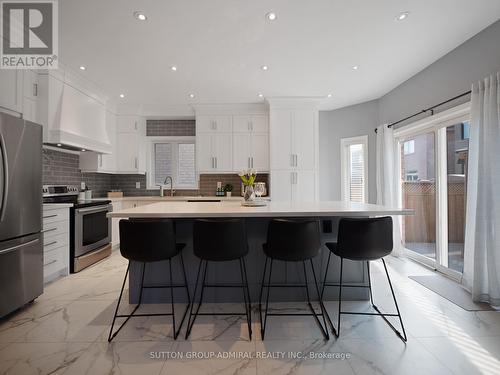 54 Saint Victor Drive, Vaughan, ON - Indoor Photo Showing Kitchen With Upgraded Kitchen