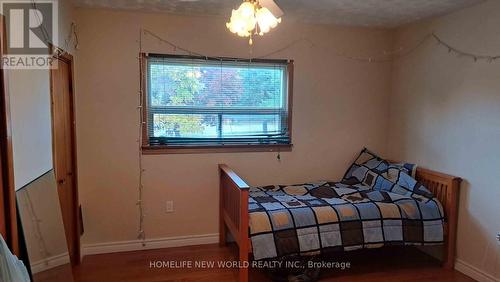 11 Riverglen Drive, Georgina, ON - Indoor Photo Showing Bedroom