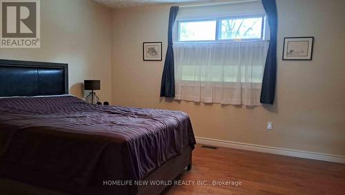 11 Riverglen Drive, Georgina, ON - Indoor Photo Showing Bedroom