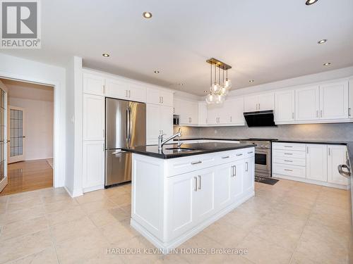 37 Laser Court, Richmond Hill, ON - Indoor Photo Showing Kitchen With Upgraded Kitchen