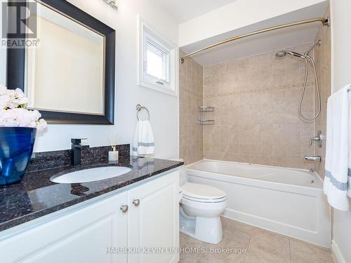 37 Laser Court, Richmond Hill, ON - Indoor Photo Showing Bathroom