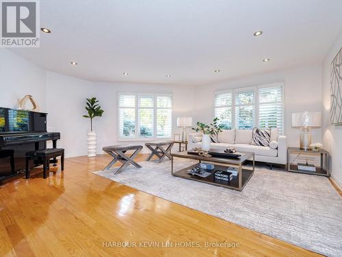 37 Laser Court, Richmond Hill, ON - Indoor Photo Showing Living Room