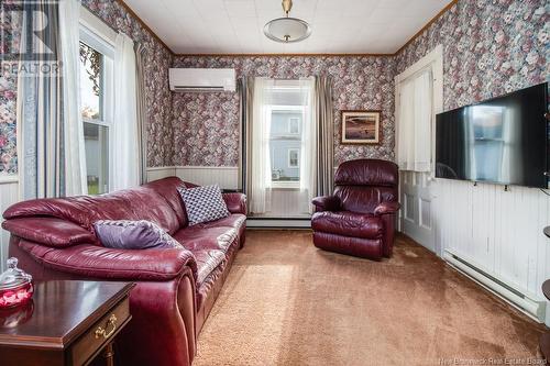 296 Main Street, Hartland, NB - Indoor Photo Showing Living Room