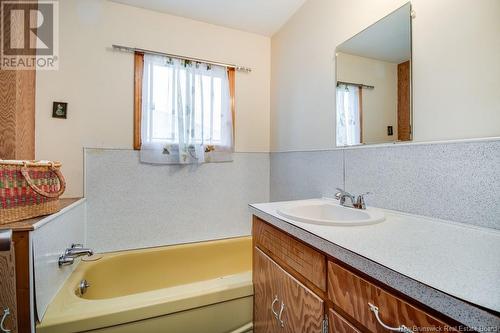 296 Main Street, Hartland, NB - Indoor Photo Showing Bathroom