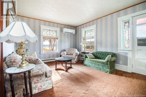 296 Main Street, Hartland, NB - Indoor Photo Showing Living Room