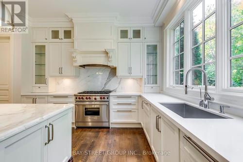 1031 Lakeshore Road W, Oakville, ON - Indoor Photo Showing Kitchen With Upgraded Kitchen