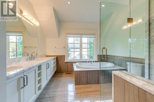 1031 Lakeshore Road W, Oakville, ON - Indoor Photo Showing Bathroom